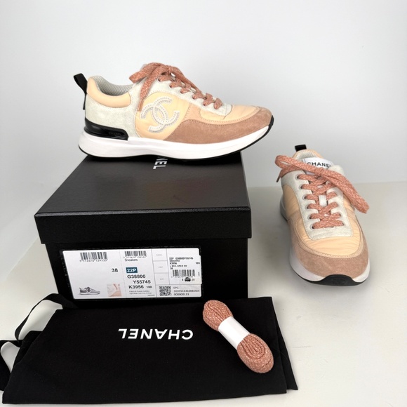 CHANEL CC Interlocking Multicolor Logo Light Beige, Gray 22P Sneakers - Picture 2 of 11